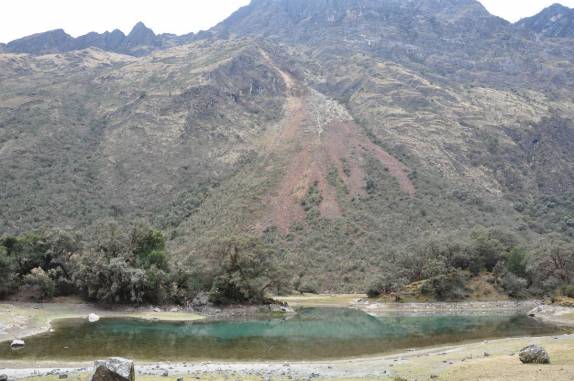 Paisagem bucólica no último dia do trekking Santa Cruz, na Cordillera Blanca, região de Huaraz - Peru